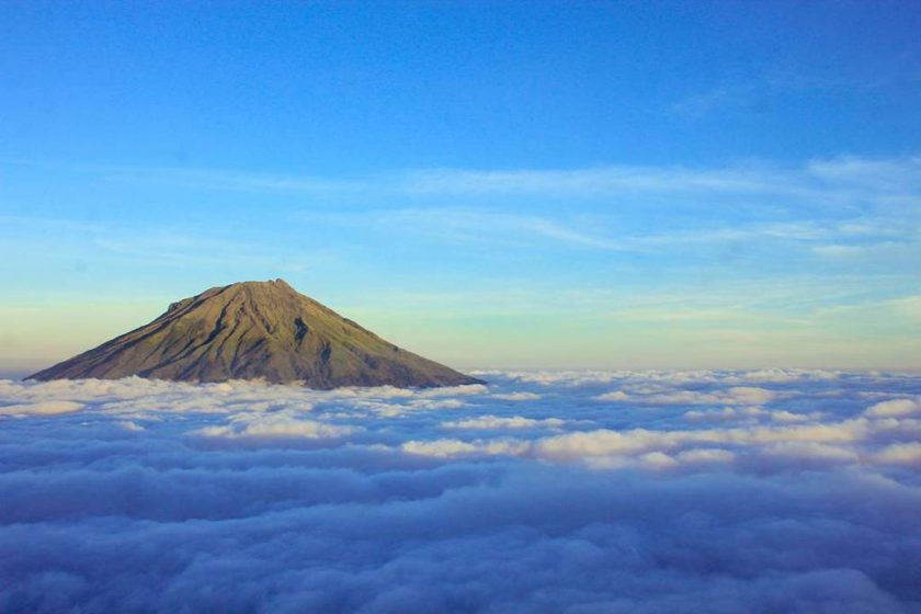 Misteri Dibalik Keindahan Gunung Sindoro Di Jawa Tengah